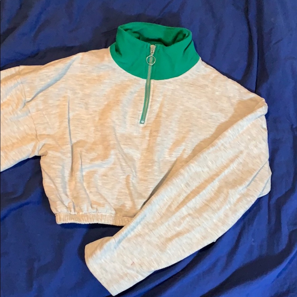 UO CROPPED SWEATSHIRT